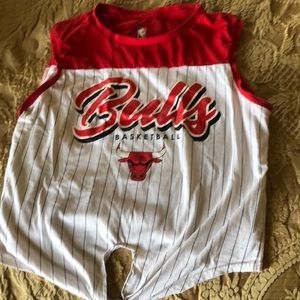 Chicago bulls shirt size is a large good shirt